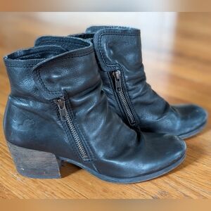 Seychelles Black Leather Ankle Boots Size 7.5